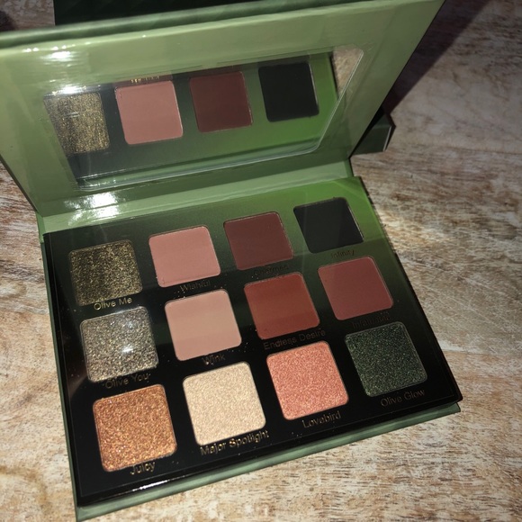 Violet Voss Olive You 4Ever Eyeshadow Palette - Picture 2 of 4